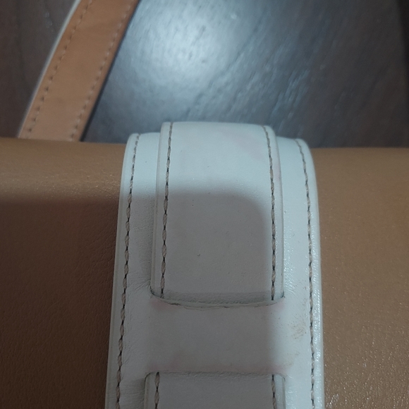 Coach tan handbag with white trim - Picture 9 of 9